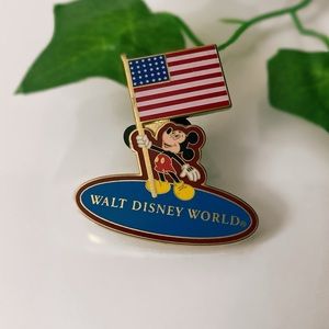 Vintage 2002 Walt Disney Trading Pin